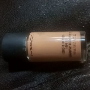 Brand new mac foundation.Color c5